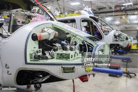 57 Bell Helicopter Textron Canada Stock Photos, High-Res Pictures, and ...