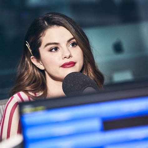 Stream Selena Gomez on her friendship with Taylor - Zane Lowe Beats 1 ...