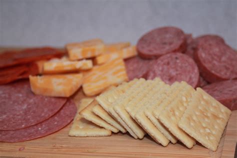 Meat & Cheese Crackers - Bachelor Cooking