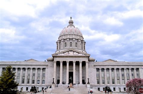 Missouri State Capitol Building in Jefferson City, Missouri - Encircle ...