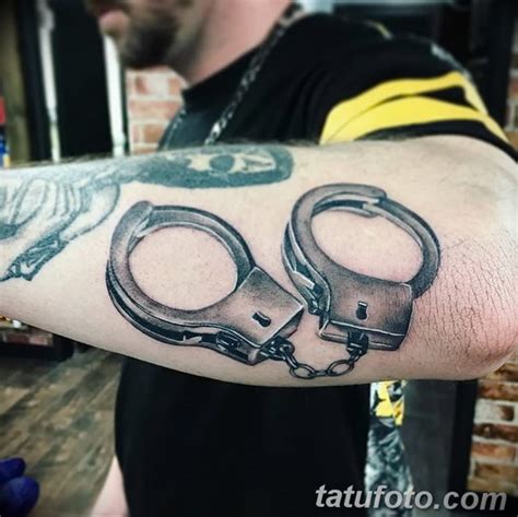 photo example handcuffs tattoo 07.10.2019 №035 -handcuffs tattoo- tattoovalue.net - tattoovalue.net