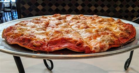 PAT'S PIZZA, Chicago - Wrightwood Neighbors - Photos & Restaurant ...