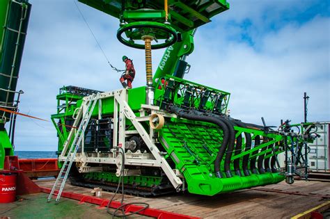 A giant 25 tonne prototype deep sea mining robot is stuck at the bottom ...