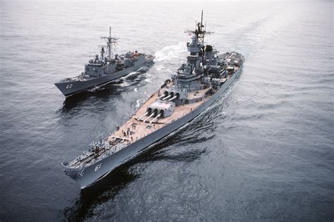 File:USS Iowa - USS Hallyburton - Ocean Safari 85 - DN-ST-86-02523.jpg - Wikimedia Commons