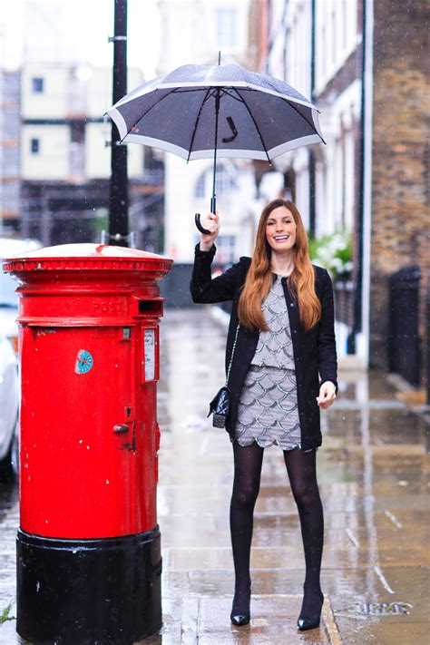 Portrait photoshoot in rainy London - Margarita Karenko Photography