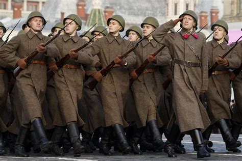 Miles de soldados rusos recrean desfile militar de 1941 | Noticias | elsoldeyakima.com