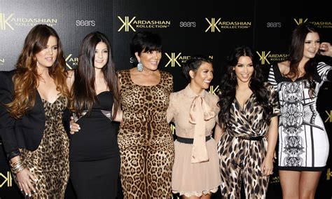 Amazing Trends the Kardashian Family Has Brought to the Fashion World – Fashion Gone Rogue