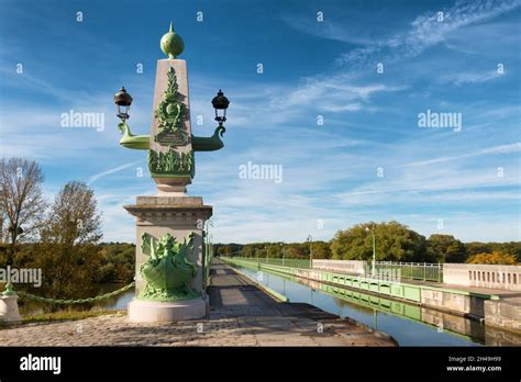 The Briare Aqueduct in central France carries a canal over the river ...