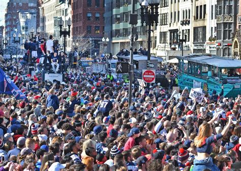 Live: Staff reports from the Patriots Super Bowl parade route – Boston ...