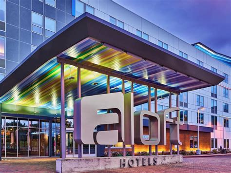 Aloft Las Colinas | WXYZ Bar, Rooms, & Wellness