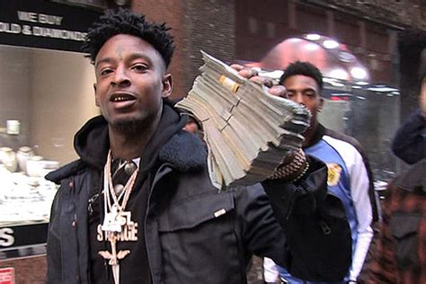 21 Savage Walks Around With $250,000 In Cash Just Because [VIDEO]