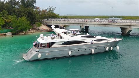 Azimut 100 ft rent a mega yacht for day or week luxury charter boat Cancun Isla Mujeres