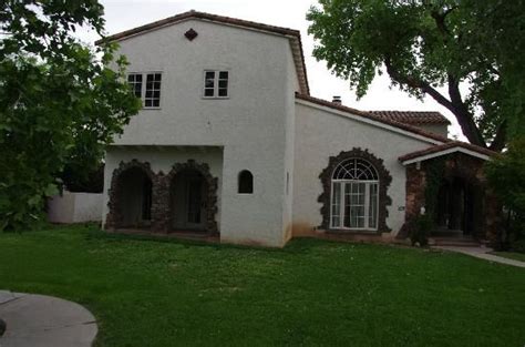 House used in Breaking Bad | Breaking bad, Curb appeal, House styles