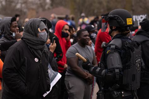 LIVE UPDATES: Protesters, police clash in Brooklyn Center - Bring Me ...