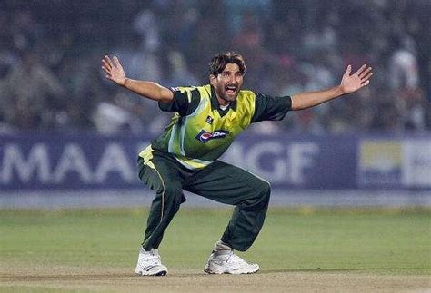 5 Best bowling figures in IPL history