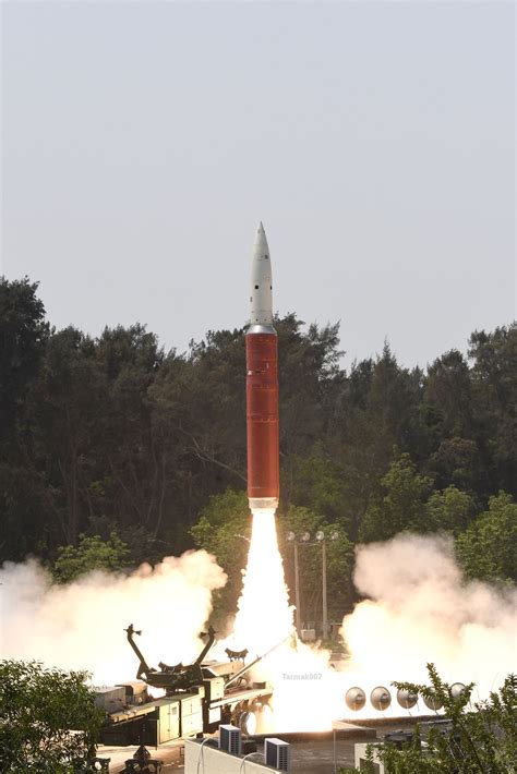 Launch pic of DRDO's interceptor missile used in ASAT test today by India[1366×2048] : r/MissilePorn