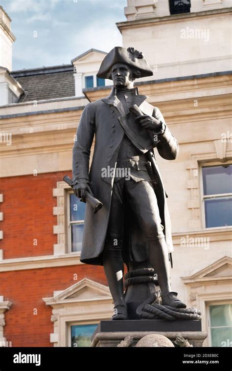 Captain James Cook Statue Stock Photo - Alamy