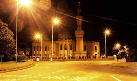 Two arrested after bomb disposal team sent to Wolverhampton mosque | UK ...