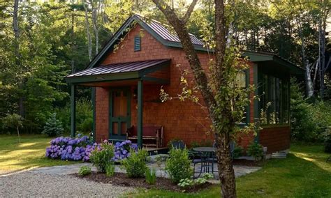 11 Best Airbnbs in Maine for a Magnificent Coastal Getaway