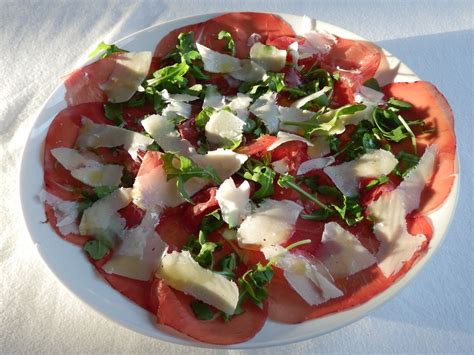 LEEKS & LIMONI: Bresaola, rocket and parmesan salad