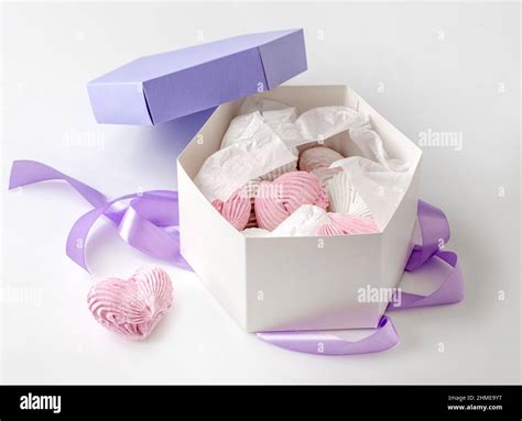 Marshmallow gift box Stock Photo - Alamy