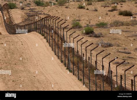 India Pakistan border in Rajasthan, India Stock Photo - Alamy