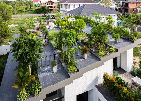 Stepped garden tops house by Vo Trong Nghia and Masaaki Iwamoto (With images) | Rooftop garden ...