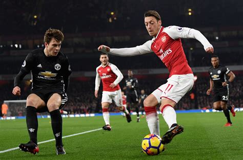 Arsenal Vs Manchester United: Unconventionally, Aaron Ramsey and Mesut ...