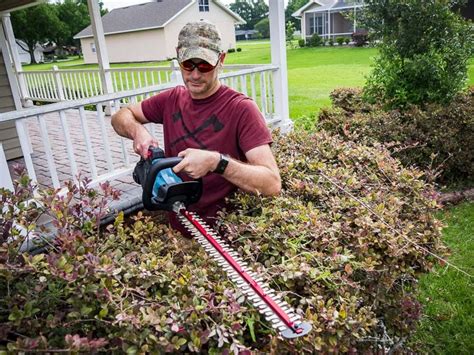 Makita 18V Cordless Hedge Trimmer Review XHU07T - Pro Tool Reviews