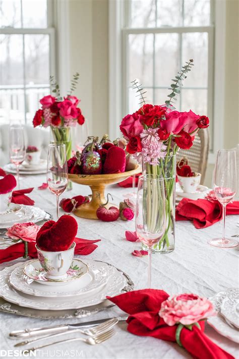 Valentine Table Decorations: Romantic Red and Pattern Mix