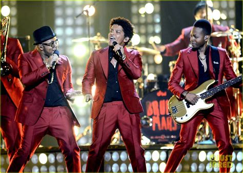 Full Sized Photo of bruno mars billboard music awards 2013 performance ...