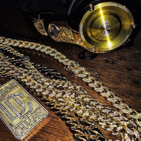 It’s Levels To This: Meek Mill shows off Dreamchasers chain, hangs out ...