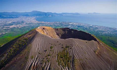 Mount Vesuvius eruption 'turned victim's brain to glass' | Archaeology | The Guardian