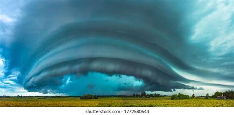 Supercell Clouds Royalty-Free Images, Stock Photos & Pictures ...