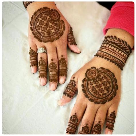 Latest Round Tikki Mehndi Designs For Beautiful Hands