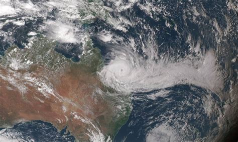 Imagem de satélite mostra ciclone Debbie se aproximando da Austrália - Jornal O Globo