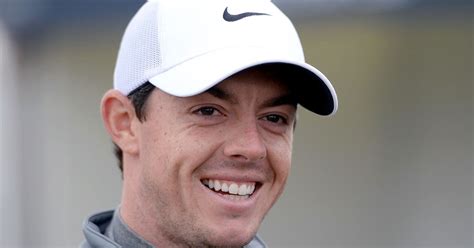 Watch Rory McIlroy's face get carved into a pumpkin | FOX Sports