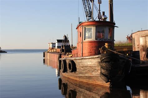 Old Tug | Offshore boats, Tug boats, Water crafts