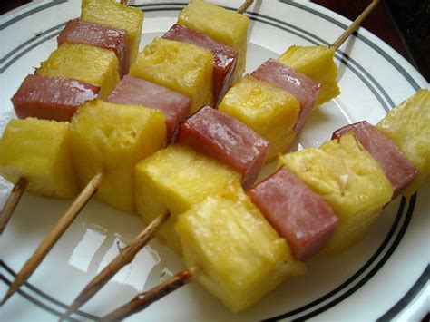 A Crafty Cook: Glazed Ham and Pineapple Skewers