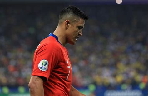 Manchester United news: Alexis Sanchez suffers new injury during Copa ...