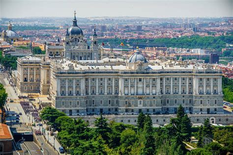 Madrid's Royal Palace Top Tours and Tips | experitour.com