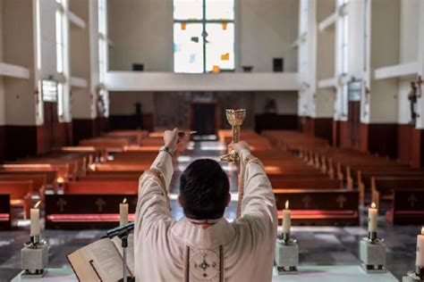 Filipino churchgoers want better music at Mass - UCA News