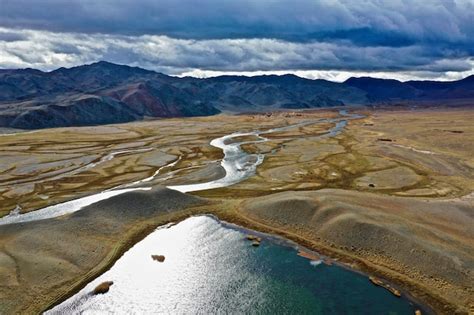 Free Photo | Aerial shot of orkhon river in mongolia