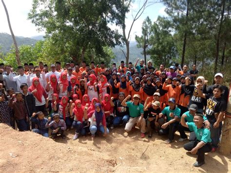 Berkibarnya 2 Bendera Merah Putih, di Dua Bukit Desa Manggis - Website Desa Manggis