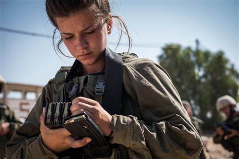 Caracal Battalion: Photos of mixed-gender Israeli combat unit training along Egyptian border