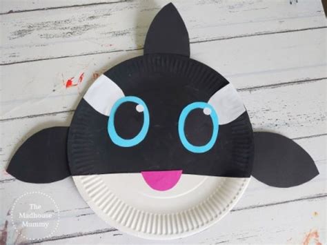 Paper plate orca whale - This Crafty Family - Crafts for kids