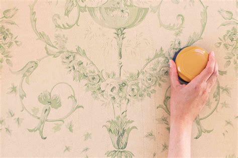 How to Make and Use Homemade Wallpaper Remover