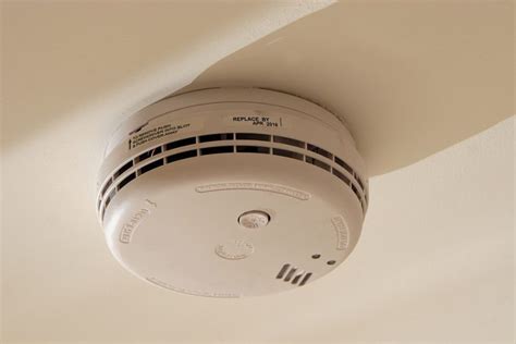 Smoke Alarm Installation and Maintenance Tips For Your Home