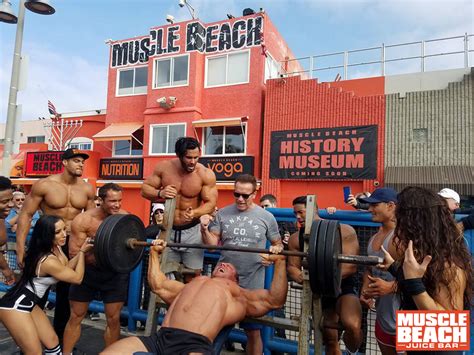 Arnold Schwarzenegger spotted training with the locals at Muscle Beach ...