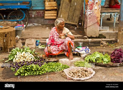 vegetable seller on the streets of Varanasi in India Stock Photo - Alamy